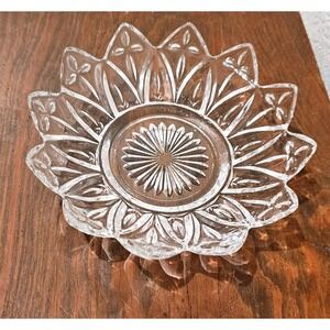 Vintage Federal Glass Petal Pattern Clear Scalloped Edge Candy Dish Starburst